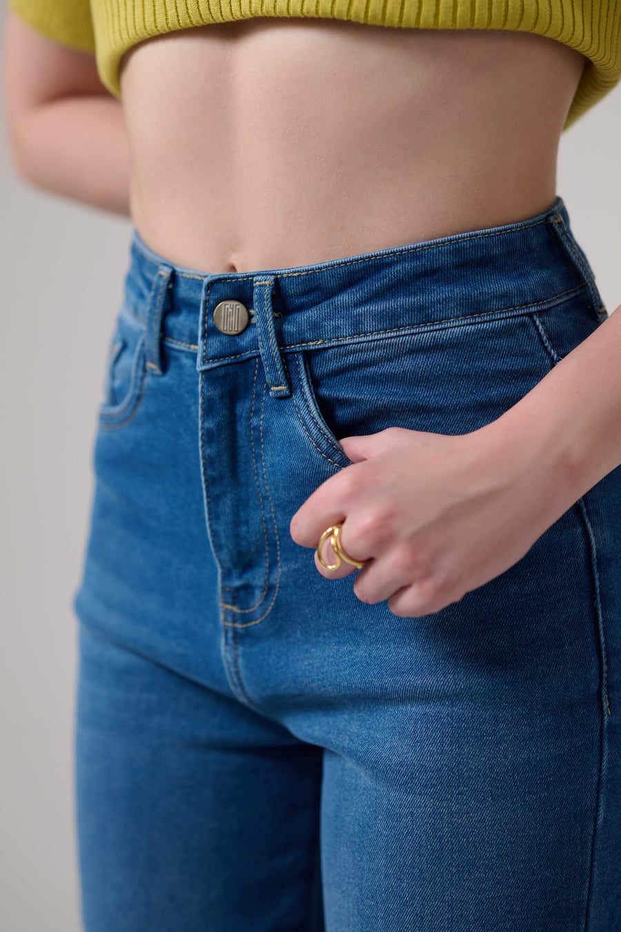 Everyday Mid-Blue Wide Jeans